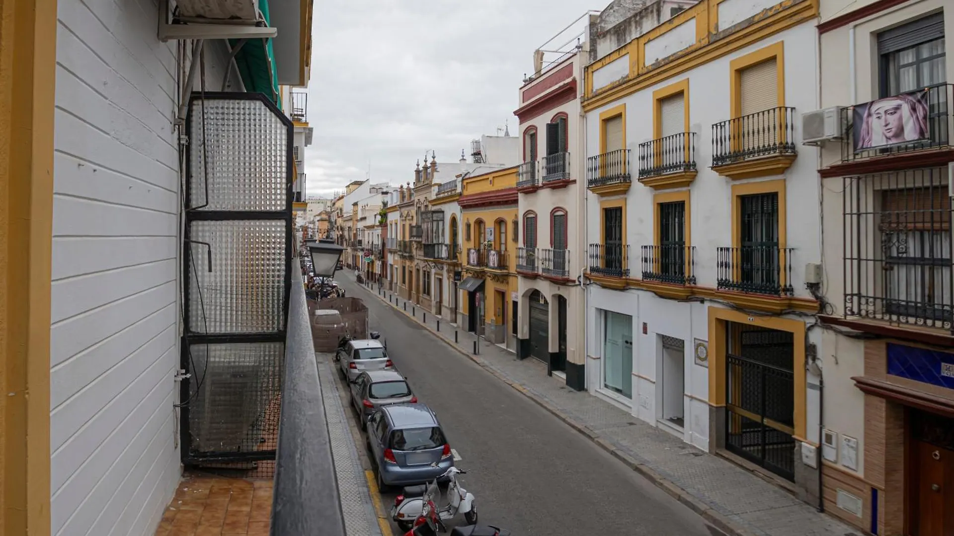 3 Bedroom Apartment In The Heart Of Triana Seville