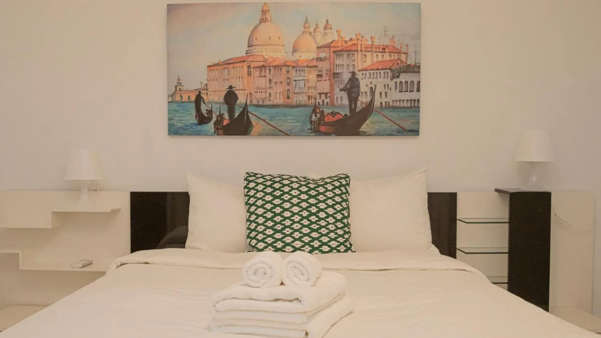 3 Bedroom Apartment In The Heart Of Triana Seville