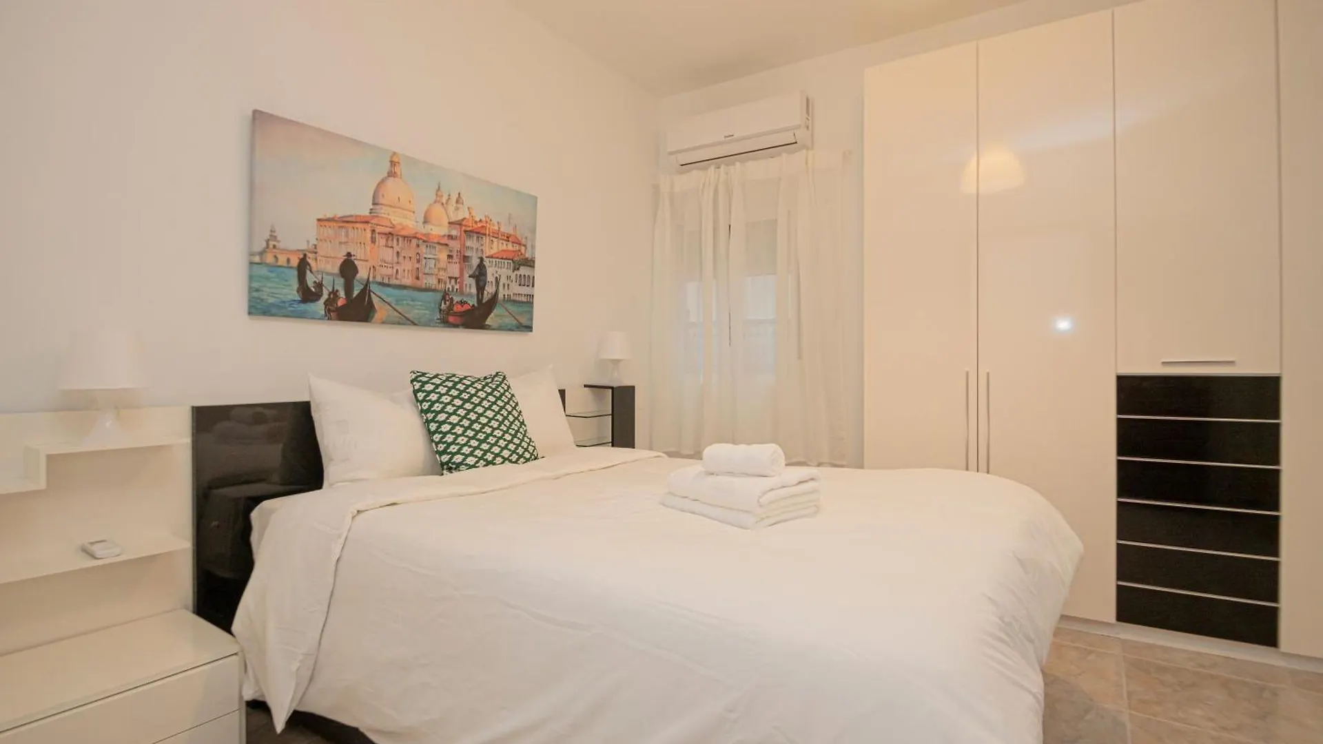 3 Bedroom Apartment In The Heart Of Triana Seville